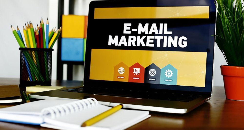 mails comerciales a emails públicos de empresas