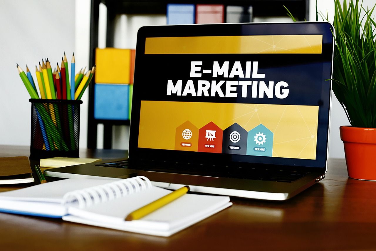 mails comerciales a emails públicos de empresas